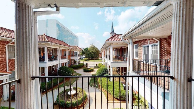 Building Photo - 305 E Ponce de Leon Ave