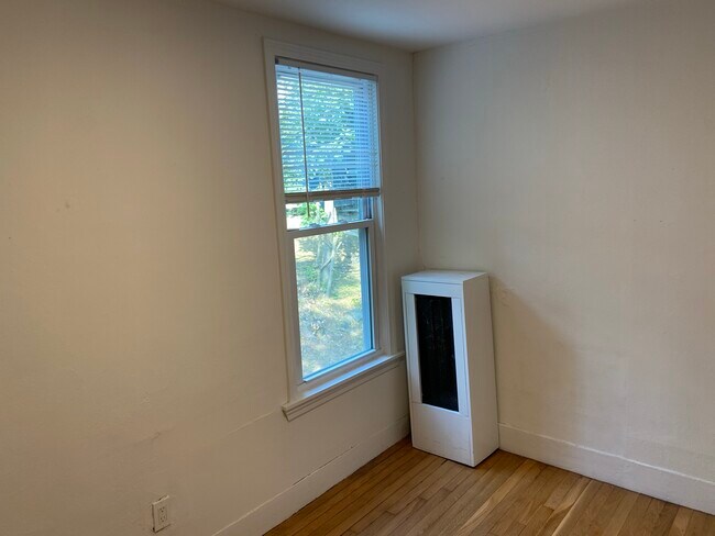 Building Photo - 38 Newton St