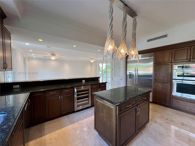 Building Photo - 573 Satinwood Dr