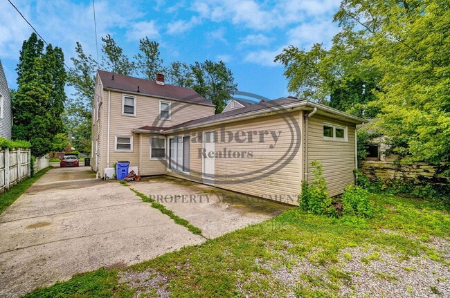 Building Photo - 1017 Searles Rd