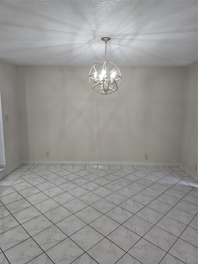 Building Photo - 8236 9th Ct