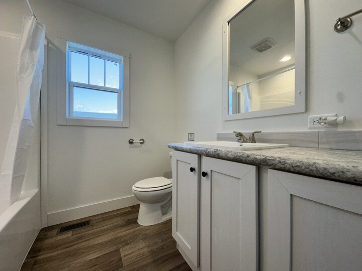 Building Photo - 16 Lapin St