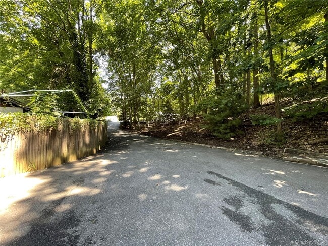 Building Photo - 328 E Broadway