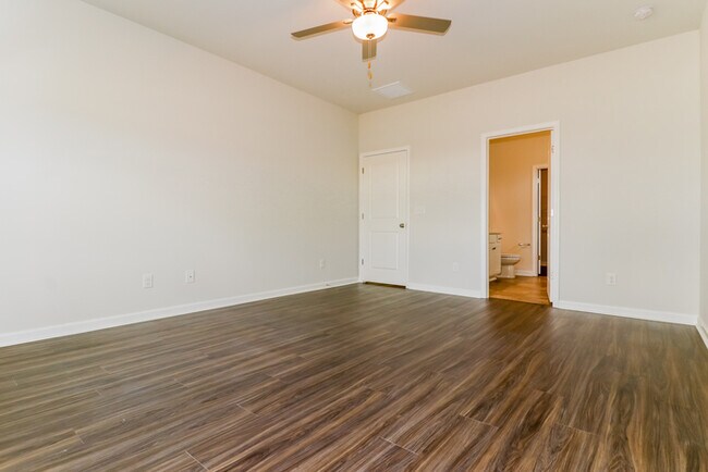 Building Photo - 245 Clydesdale Cir