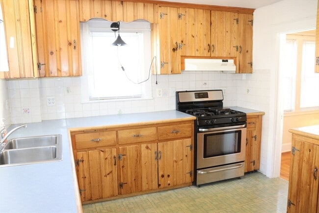 Building Photo - 40 Baker Ave