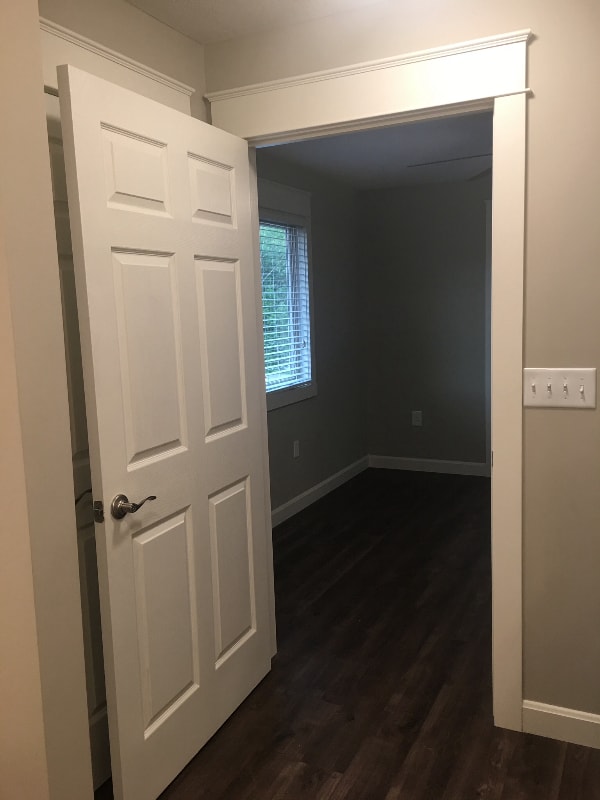 Building Photo - 320 E Main St