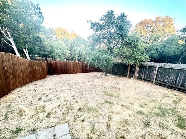 Building Photo - 2404 Allred Dr