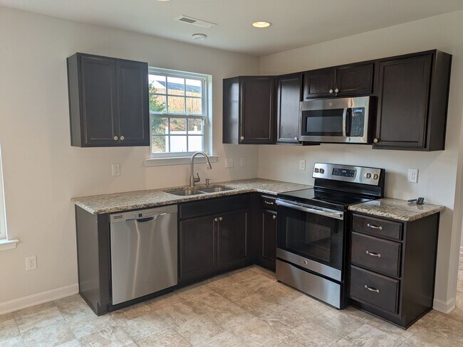 Building Photo - 2040 Perrin Ct