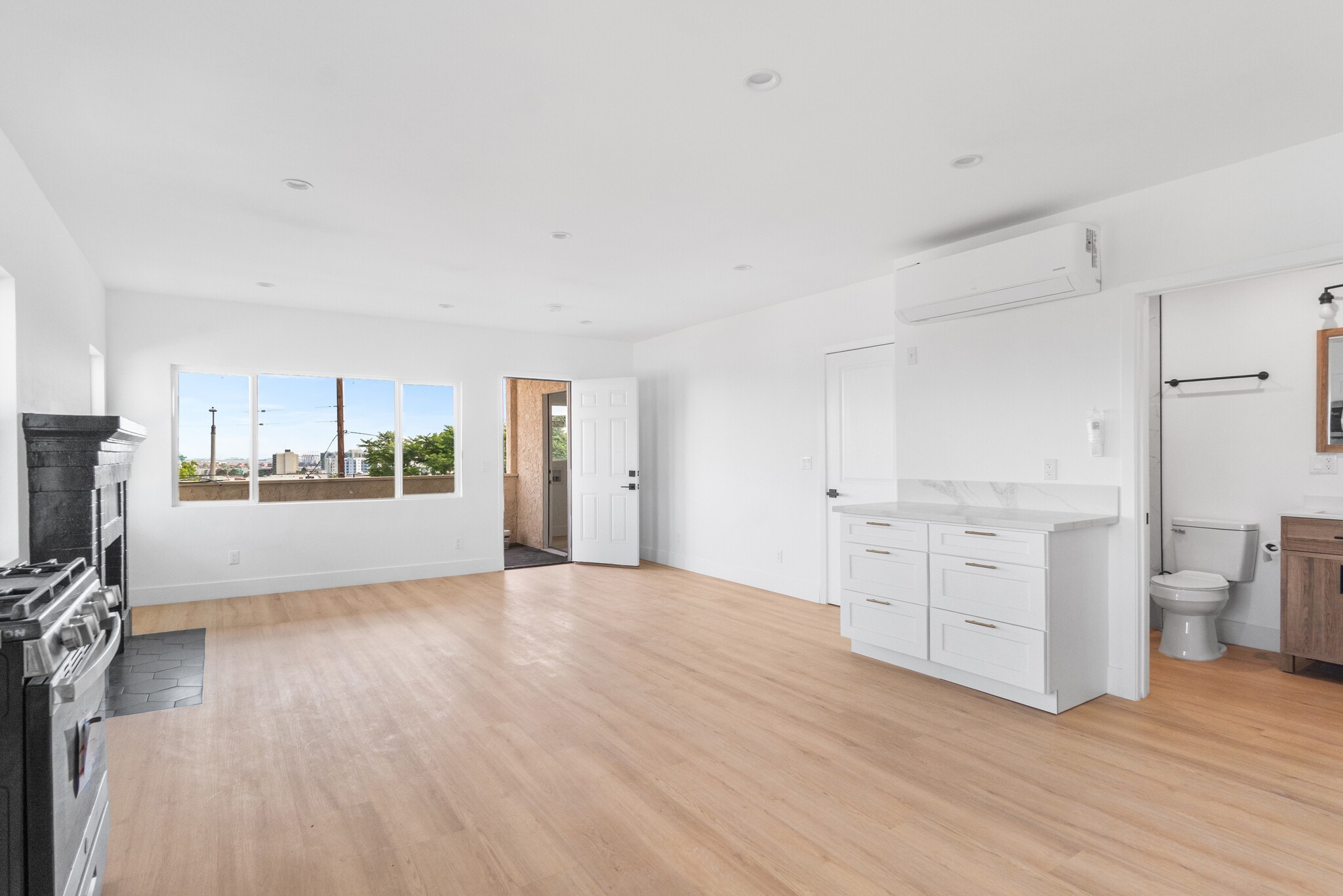 Building Photo - 301 S Cabrillo Ave