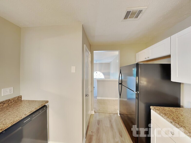 Building Photo - 1420 Buckingham Pl