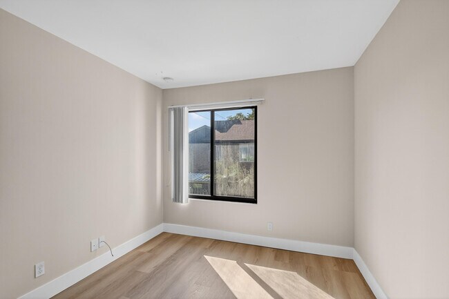 Building Photo - 5352 Bosque Ln