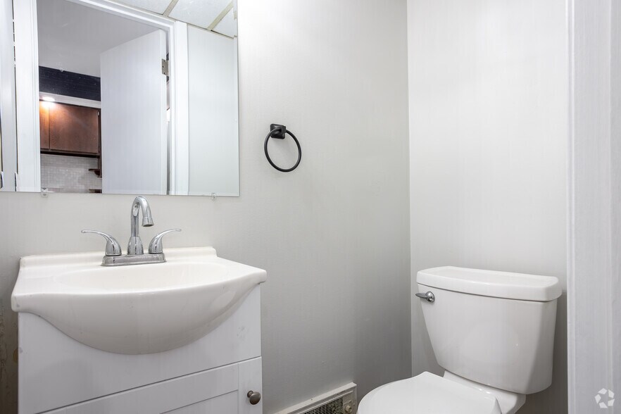 2BR, 1.5BA - 1,044SF - Wyndanwood Apartments