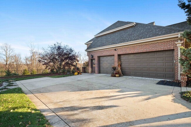 Building Photo - Fully-Furnished Luxurious Home in Nevillewood