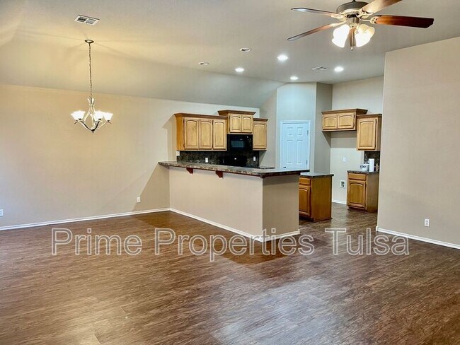 Building Photo - 108 E Granger St