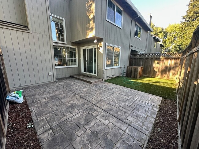 Building Photo - 11501 Treeline Pl