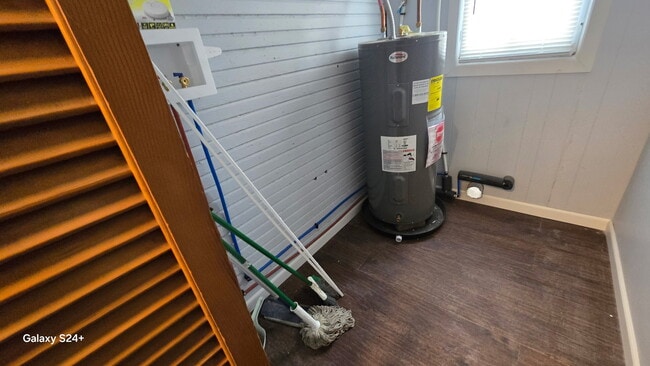 Building Photo - 2209 Central Ave