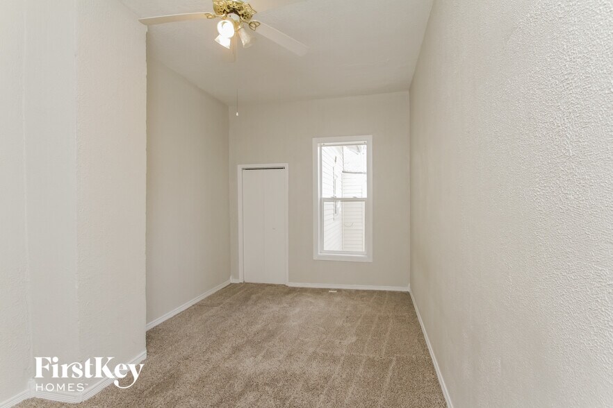 Building Photo - 515 Columbia St