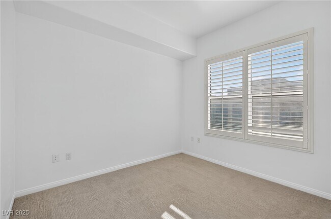 Building Photo - 38 E Serene Ave