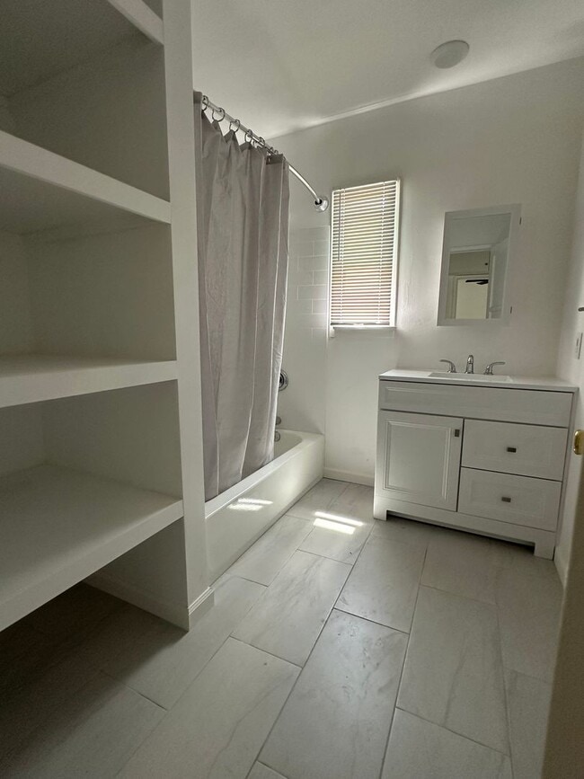 Building Photo - REMODELED HOME!