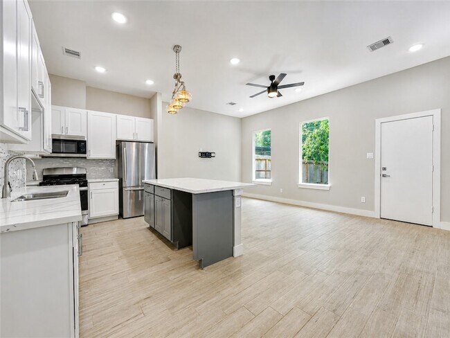 Building Photo - 4536 Sunflower St