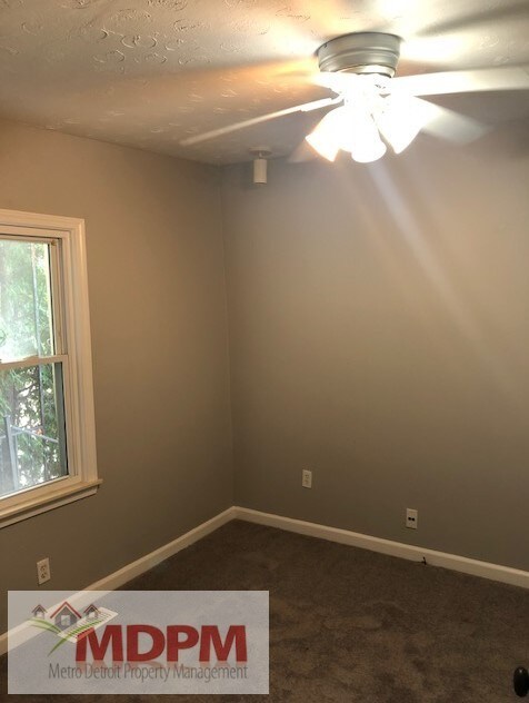 Building Photo - 95 E Rowland Ave