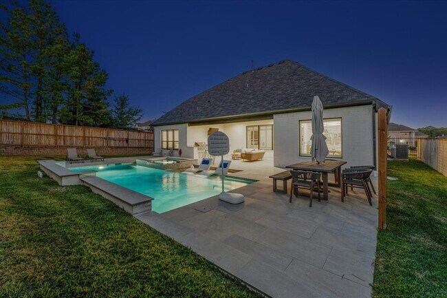 Building Photo - 1006 Oak Summit Ln