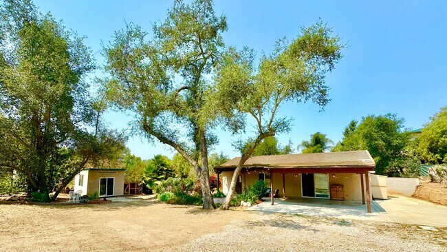 Building Photo - Stunning Fully Detached Casita on Private ...