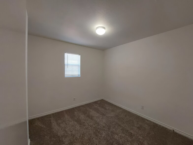 Building Photo - 7818 Kingsbury Wood