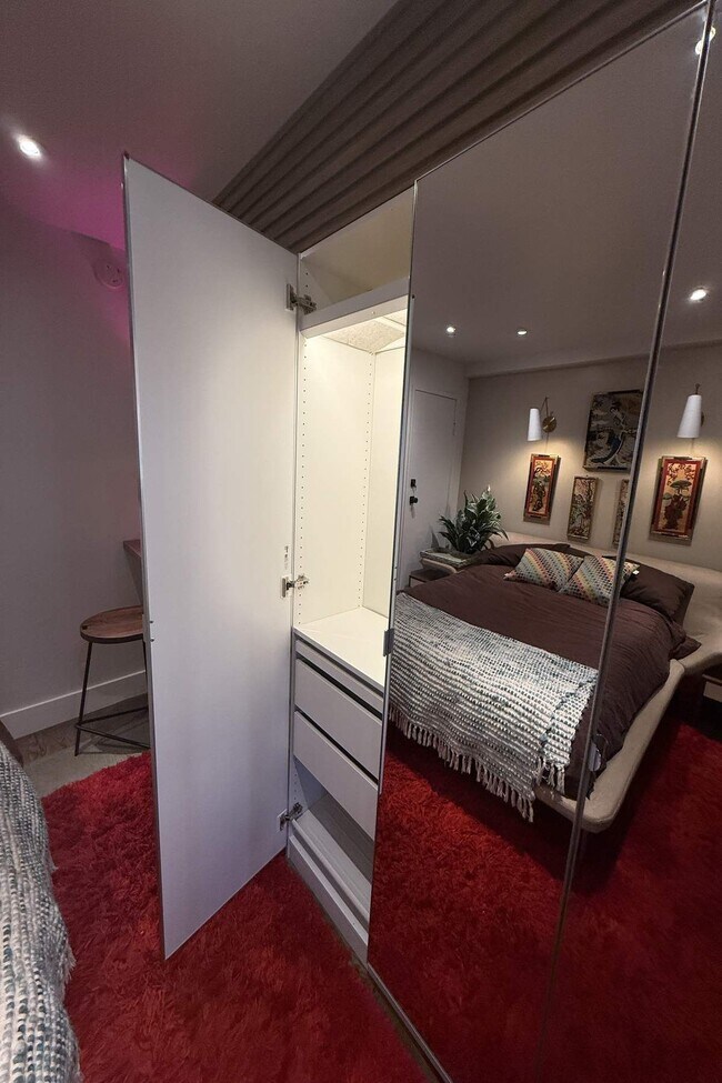 Building Photo - 2066 Glencoe Way