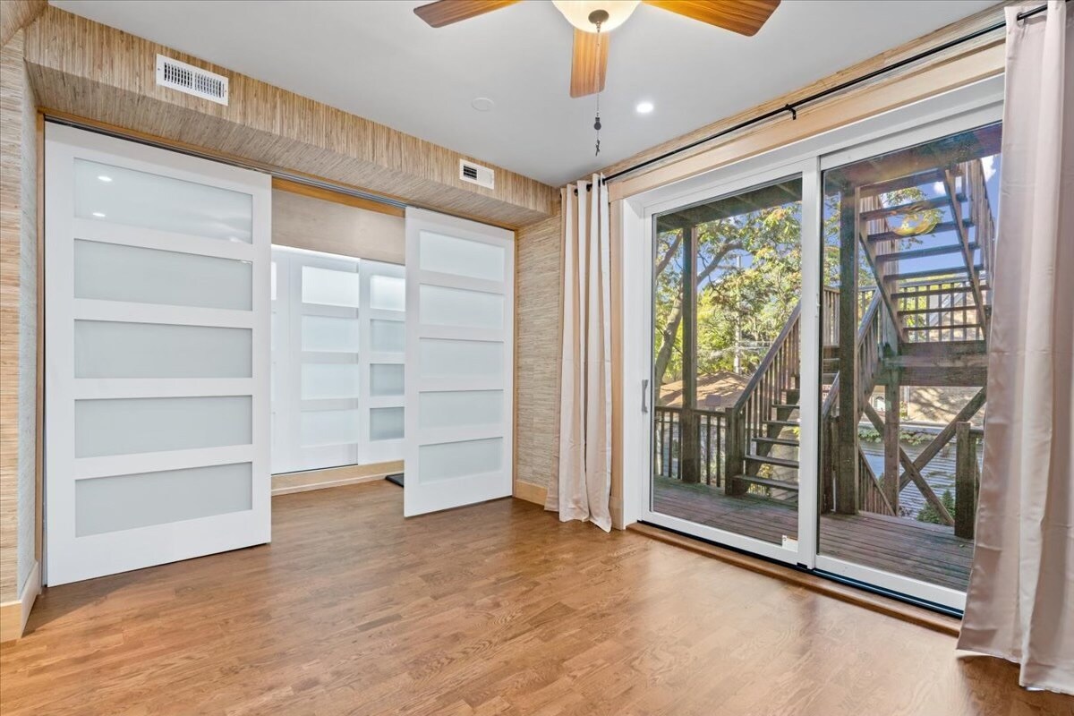 Building Photo - 1102 N Wolcott Ave