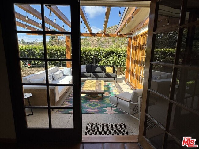 Building Photo - 5942 Paseo Cyn Dr