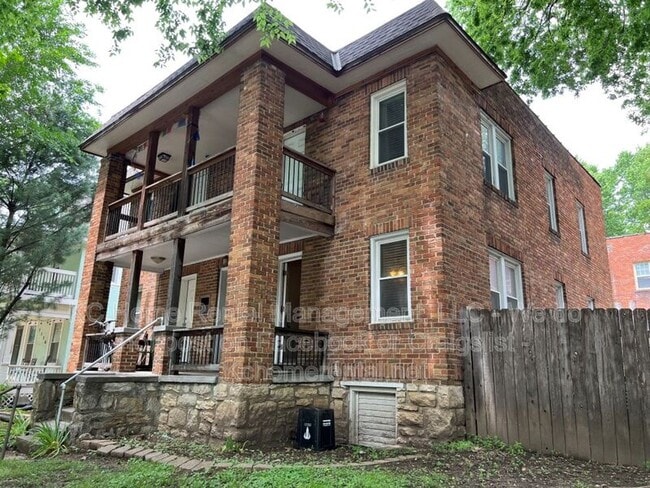 Building Photo - 1112 W 41st Terrace