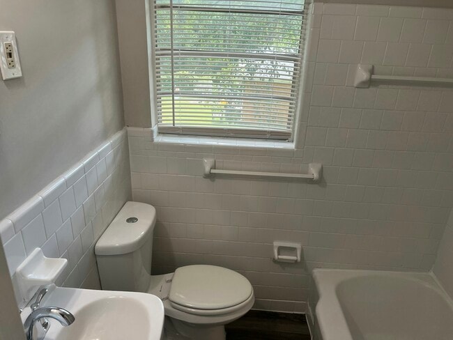 Building Photo - 1472 Tulip Pl