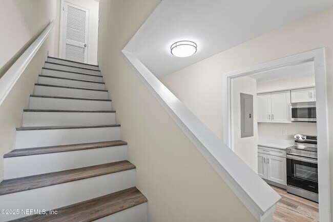 Building Photo - 11359 Bedford Oaks Dr