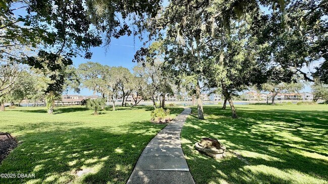 Building Photo - 115 Riverview Bend S