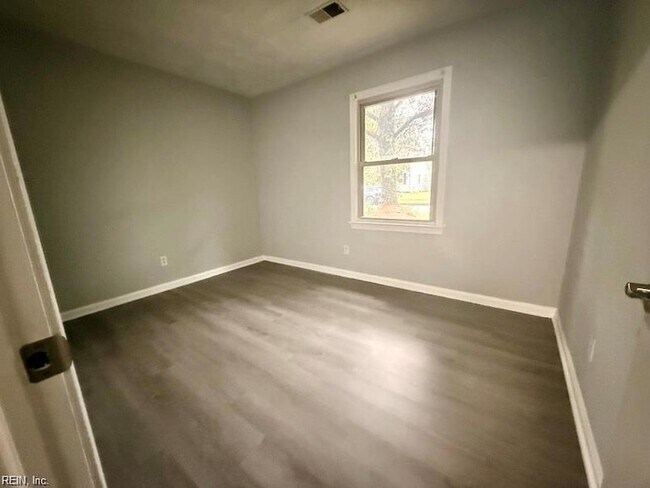 Building Photo - 1209 Whaley Ave