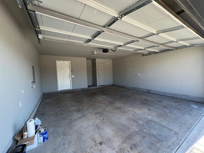 Building Photo - 8722 SW 40th Ter