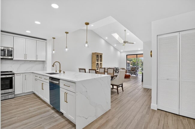 Building Photo - 7917 La Mirada Dr