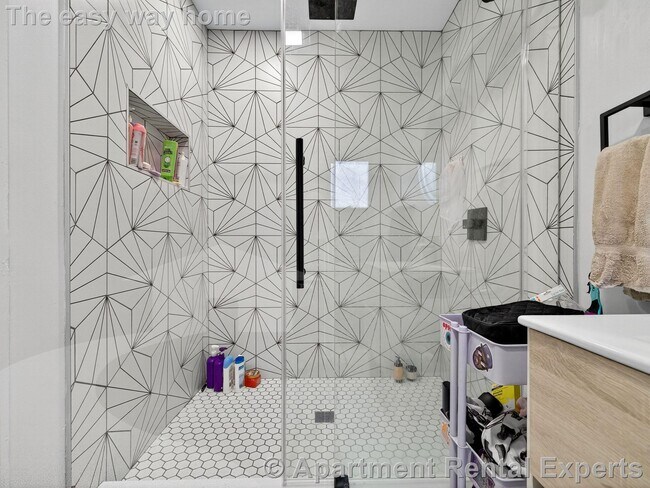 Building Photo - 114 Woodstock St