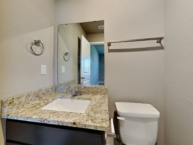 Building Photo - Charming 3-Bed, 2-Bath Home in Blue Springs