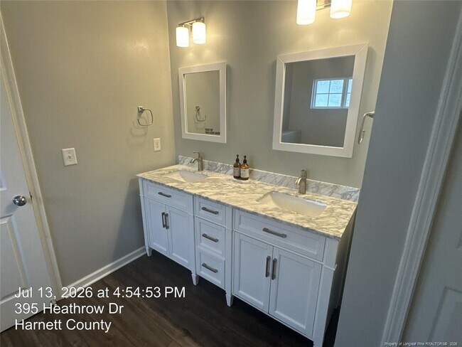 Building Photo - 395 Heathrow Dr