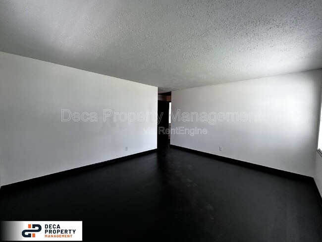 Building Photo - 2312 Shields Ave