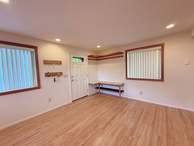 Building Photo - Charming Roosevelt Neighborhood House! - 2...