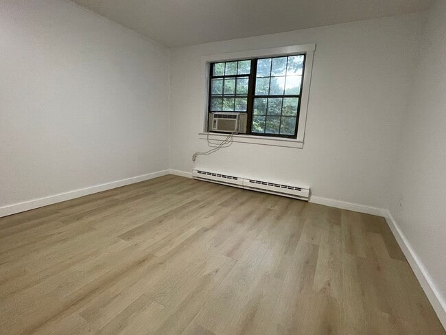 Building Photo - Reduced + 50% off 1st month rent! Charming...