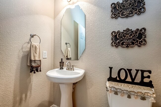 Building Photo - 18318 Hampton Hills Dr