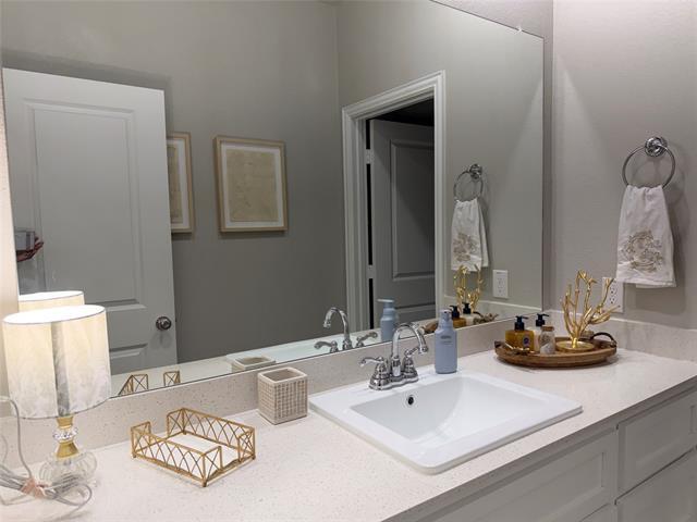 Building Photo - 15904 Holly Crk