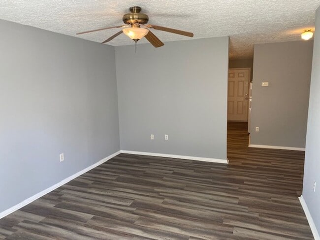 Building Photo - 810 Old McGinley Dr