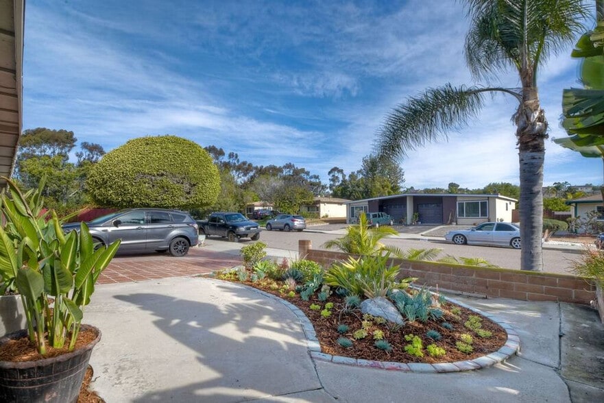 Building Photo - 266 Gloxina St