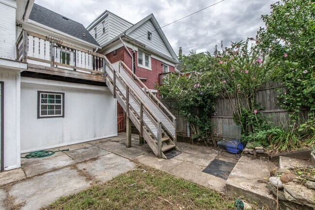 Building Photo - 1050 W Nesquehoning St