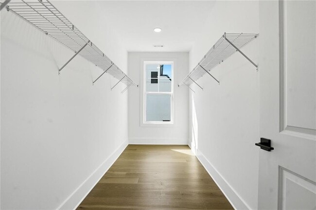 Building Photo - 2042 Juliette Ave